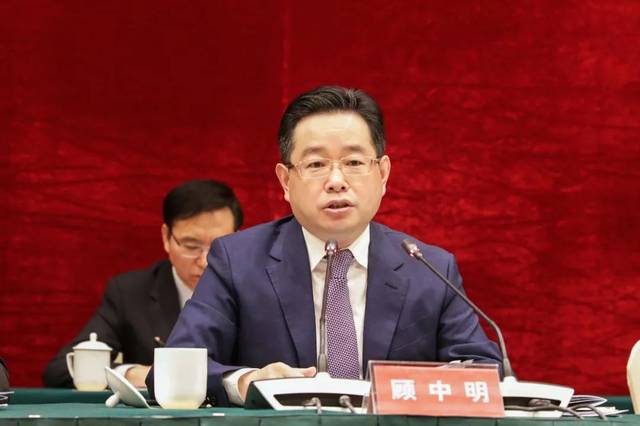 区委书记顾中明在这个大会上提出:全面转入争一流争第一的快进轨道