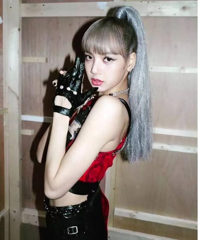 不愧是人间芭比,lisa的发色也太好看了吧!