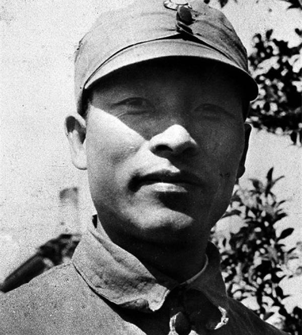 关于彭雪枫将军,战场上那些辉煌的事迹被写过很多次了,客栈就不再重复