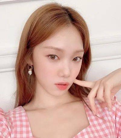 李圣经 红茶棕发色 李圣经的这一款红茶棕发色因为是