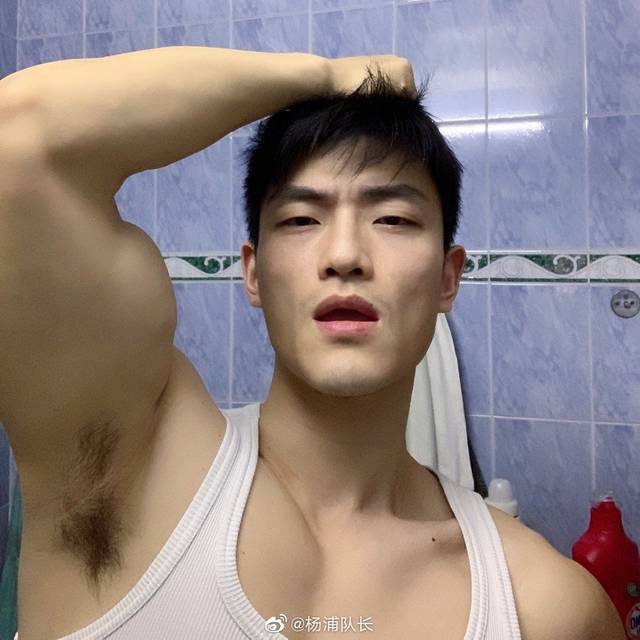 很多老铁在锻炼自己的同时还期待着在健身房能遇到一位同样热爱撸铁的