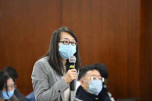 宁夏旅游广播记者: 为增强经济发展活力,帮助西夏区各类企业,经营市场