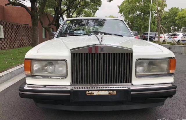 中山老板花72万元买辆二手劳斯莱斯银刺1994年落地粤t车牌