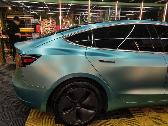 特斯拉车身改色电光湖水蓝 rg瑞集改色膜陕西西安加盟店出品