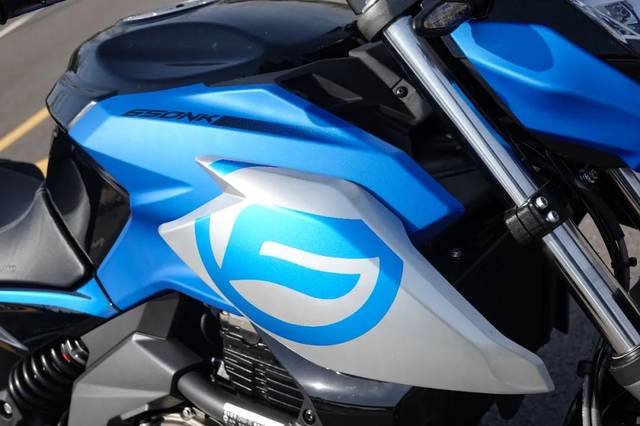 车评:9年过后,春风650nk已经不再是个"愣头青"