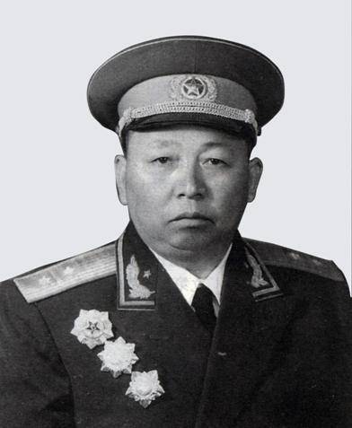 第12兵团司令员授予大将军衔,那么麾下三位名将,都拥有什么军衔