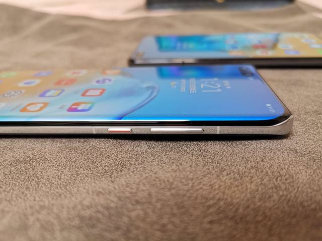 华为p40 / p40 pro 图赏:陶瓷材质 90hz四曲面柔性屏