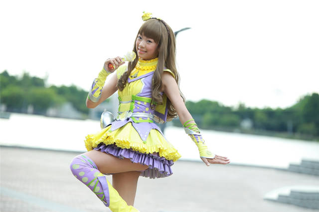 《舞法天女》的亚曼长大了,如今18岁是健身模特,肱二头肌好大!