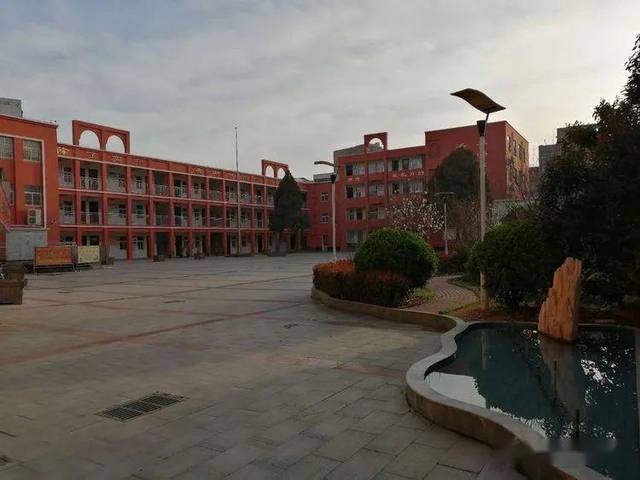 鲲鹏展翅自兹始,鹰击长空助梦飞——奋进中的漯河二中