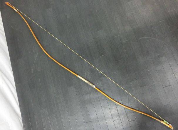 根据书上记载,制作弓,干材以柘木为上,次有檍木,柞树,橡木等,竹为下