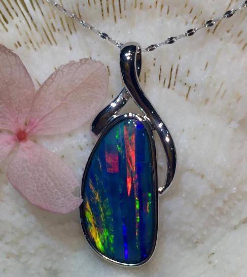 表面平直的双层拼合欧泊包镶首饰