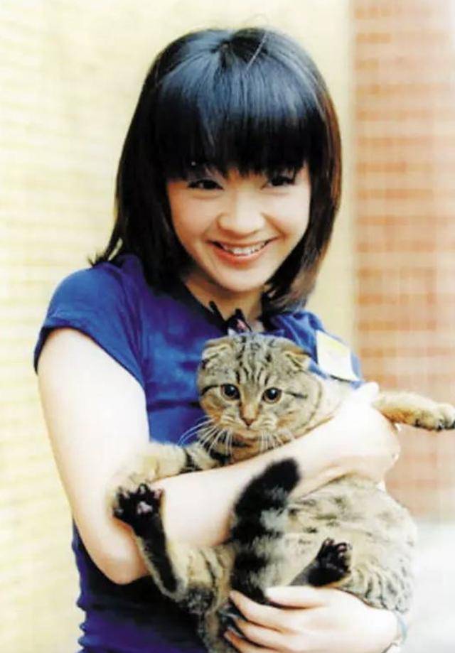 原创陈慧娴:3段失败恋情,55岁没结婚没孩子,父母为她操碎了心