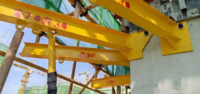 【梁侧预埋】的花篮式悬挑梁承力架,将被大力推广!