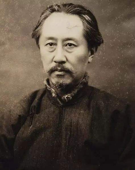 他爹是同治帝师，61岁才生下他，后他却成为国民党四大元老之一_