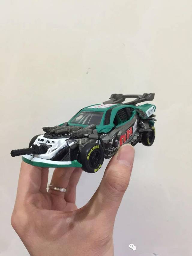 【评玩具】子小天:硕函测评《变形金刚 ss58,武装车路霸,优缺点都很