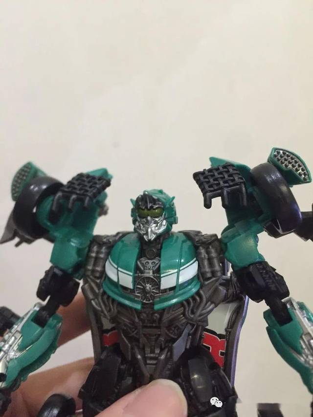 【评玩具】子小天:硕函测评《变形金刚 ss58,武装车路霸,优缺点都很