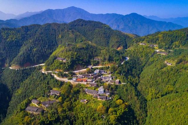 三江镇金坑片区牛头"云上瑶家"民宿远景图 房翔龙