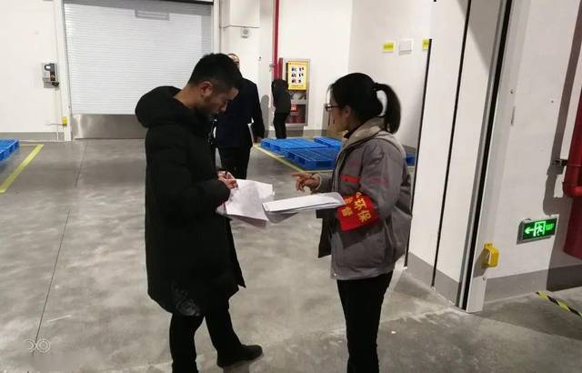 红豆集团介绍安全监督员"红袖标"经验,东港镇,健鼎电子作交流发言.