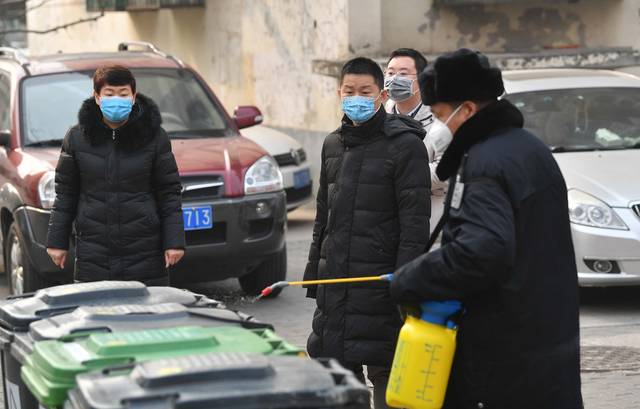 新冠肺炎 | “因白菜被骂哭,被确诊家属吐口水”武汉街道工作者至今不能回家 新冠肺炎 | “因白菜被骂哭,被确诊家属吐口水”武汉街道工作者至今不能回家