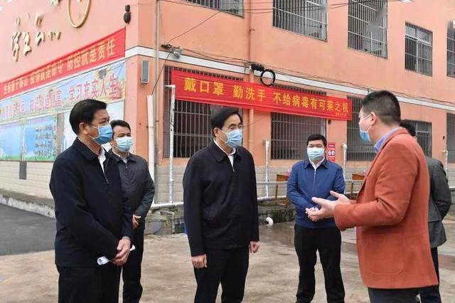 黄海昆在玉林市富英中学调研,了解学校疫情防控和开学准备工作.