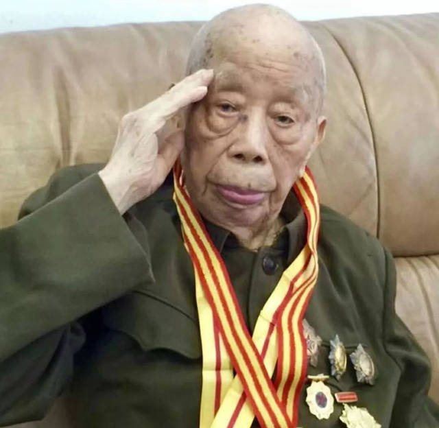 高先贵生于1912年,于2018年去世,足足活了107岁高龄!