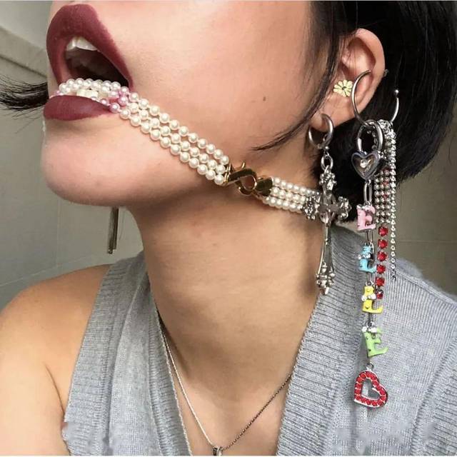 因为这款耳环,我在戴口罩的人群中多看了她一眼