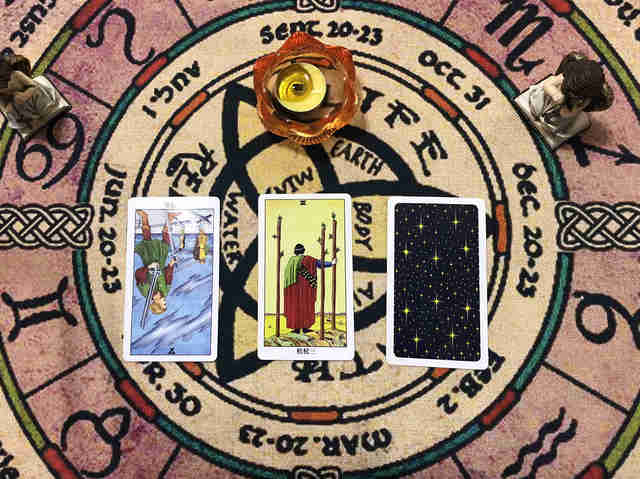 抽到的第二张是: 权杖三