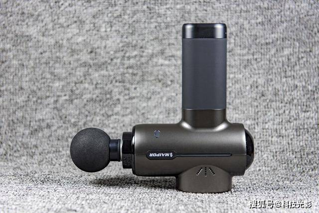 筋膜枪的原理不难解释,通过内部电机的强劲高频振动刺