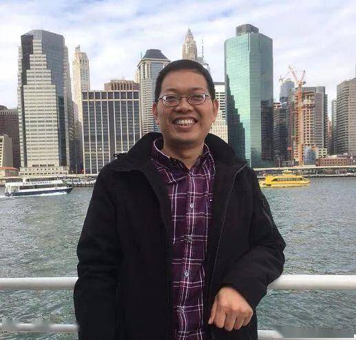 回到美丽校园,本期《名校长访谈》请来了:杭州市上泗中学校长戴建华