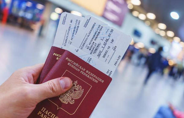 谁在哄抬机票?回国机票3万炒到10万,揭秘"机票黄牛"的暴利内幕