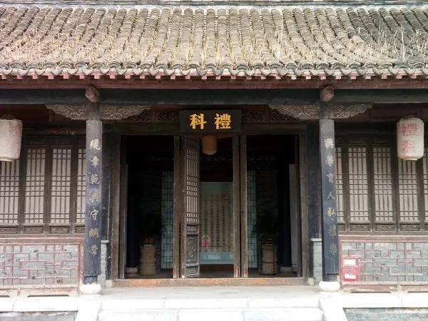 楹联"编户方田勤并慎,征赋敛财公亦平,意思是说户科的官员编造户口