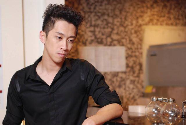 《康熙来了》中的绿叶陈汉典,事业低谷沦落到发传单,这才叫敬业