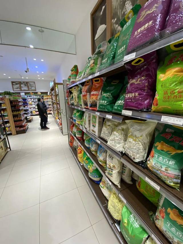 雨城区粮油购销储备总公司 总经理 赵学远 超市抢购粮油的情况存在吗?