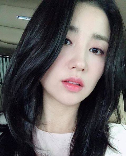 朴河宣证件照美翻了 出演短腿的反击走红 与柳秀荣结婚3年超恩爱_手机