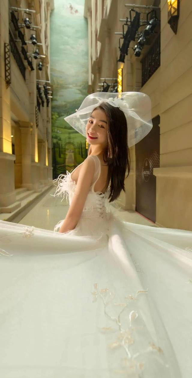 完美童模金遥馨首位王者归来超模嘉宾荣耀登场