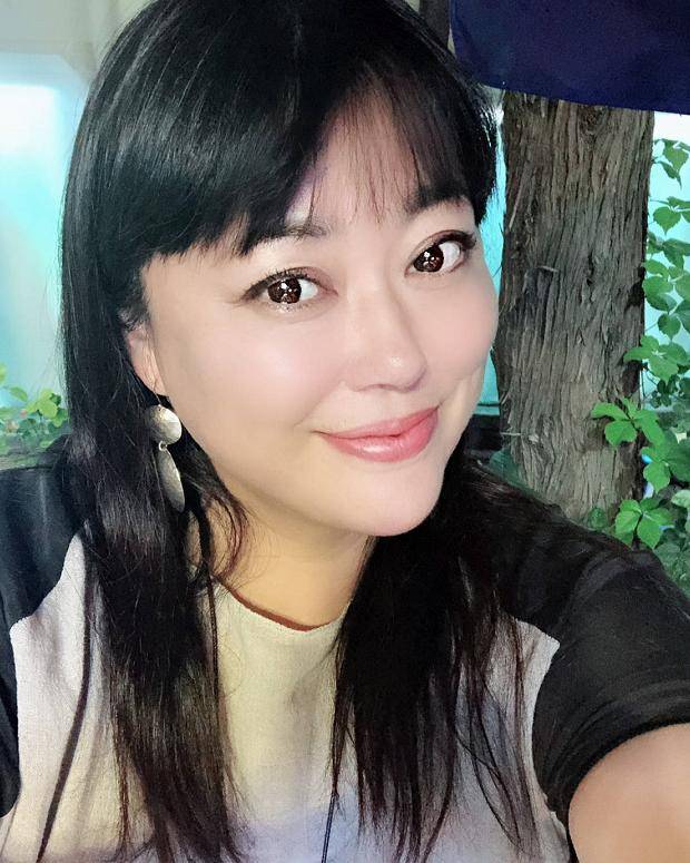 在张金华和王颢森之后,49岁的李菁菁为何选择了比她小25岁的刘振