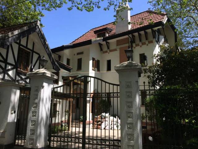 开启一扇门念归家思切开启一扇窗观花园春色西班牙风情首长公寓