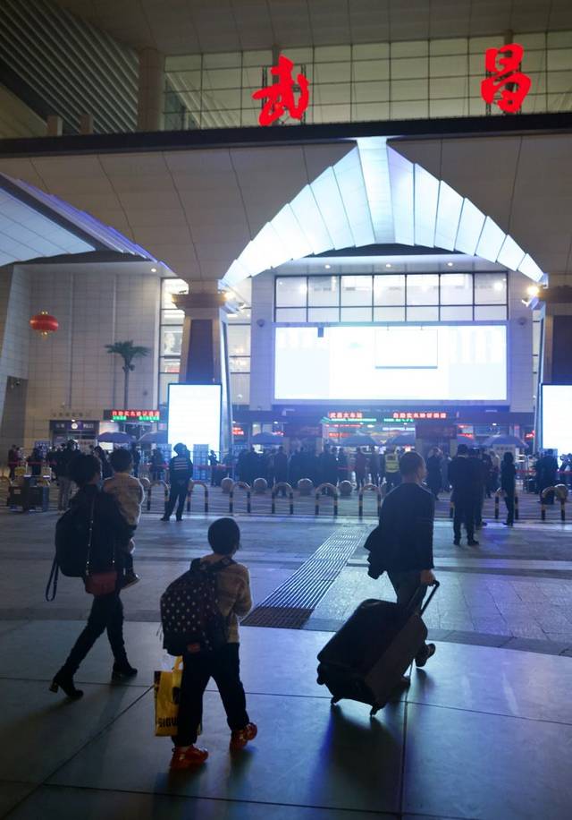 武昌火车站照片夜景图片