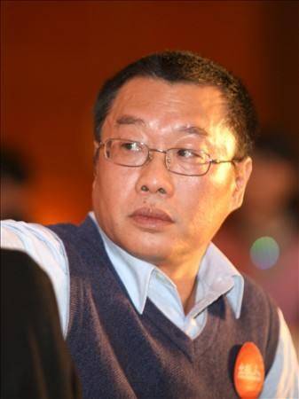 4月7日,北京凤凰联动文化传媒有限公司总裁张小波自曝遭遇银行乖北