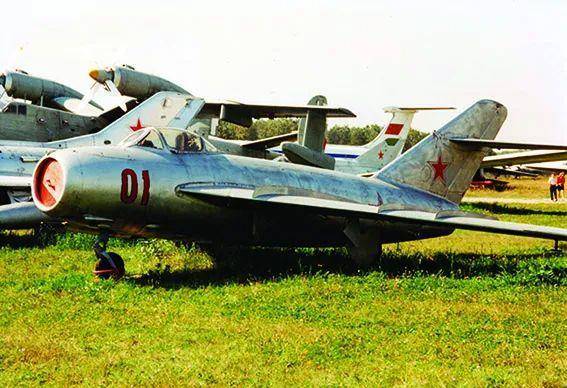 这架米格-15比斯,摄于莫斯科附近的莫尼诺航空博物馆,已被改装为对