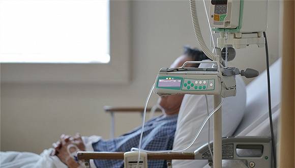 胶州中心医院两副院长被免职，此前该院一患者夫妻被确诊感染新冠肺炎