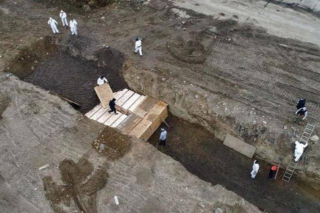 据《路透社》报道,美国新冠肺炎死亡人数已超过1