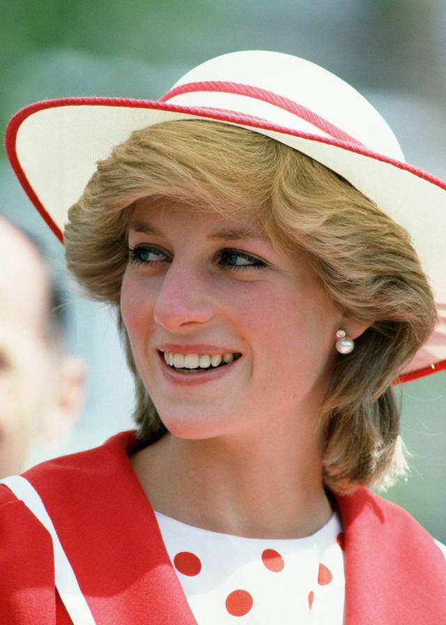 "英伦玫瑰"戴安娜王妃真的美吗?天姿绝色,风华绝代,令人惊艳