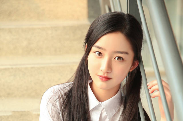 《唐人街探案》的小爱,05后当红演员,这回也饰演陈飞宇的跟班