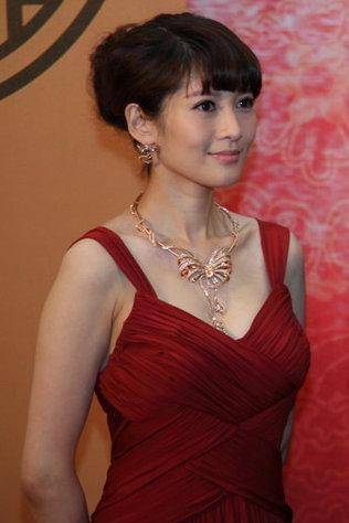 曾经凤凰卫视主持一姐沈星因丰富情史自毁前程,江湖却不忘其传说