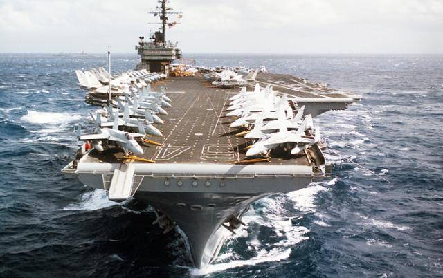 新船着火算个啥!美军航母被烧12个小时,修完照样服役几十年