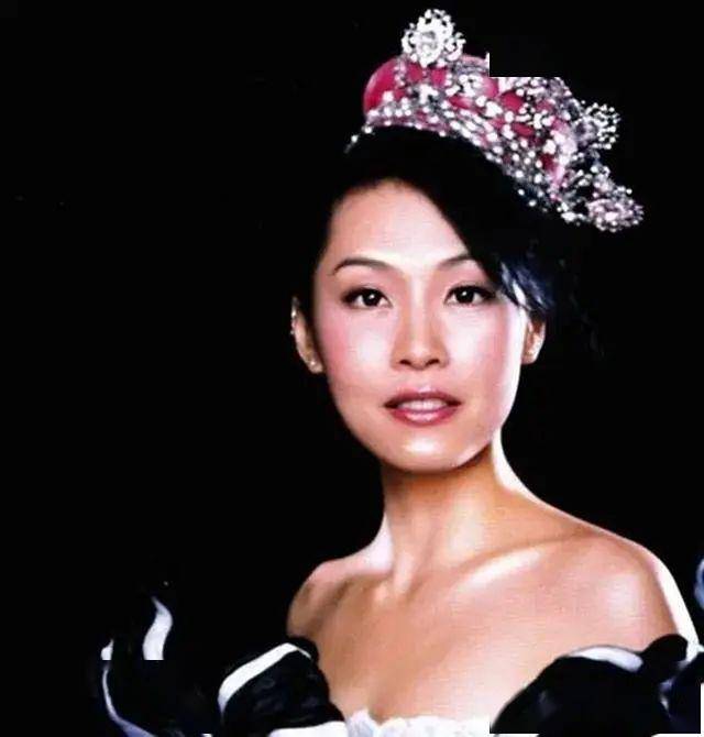 香港粤语天后级歌手彭羚健身身材超棒,老公林海峰反对她复出