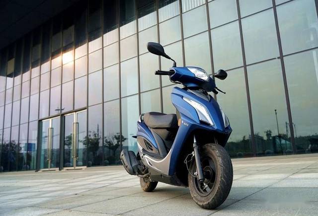 摩智测评:8680元光阳新动丽v125动态评测