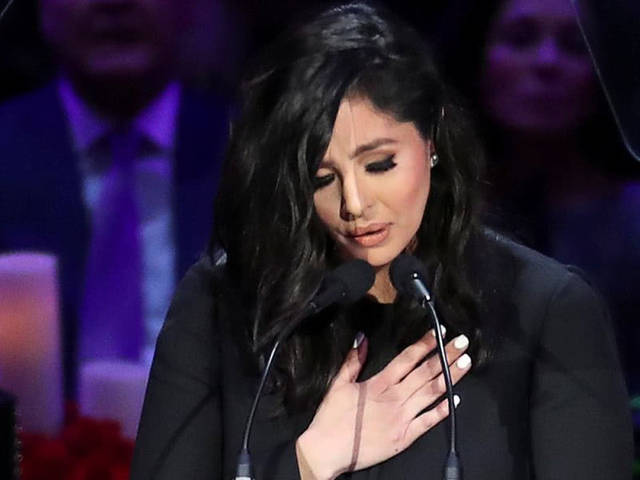 再次更新了社媒,晒出一段温馨视频,分享了三女儿碧昂卡砸彩蛋的视频