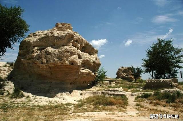 公元427年(北魏始光四年)魏军攻克统万城,公元431年魏灭大夏.